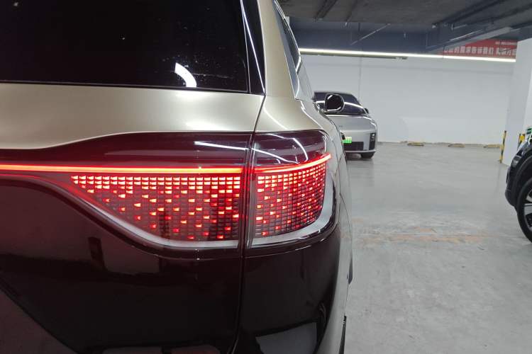 Used Hima AITO M9 2025 All-Electric Ultra Version 100 kWh 5-Seater Model Exterior 3