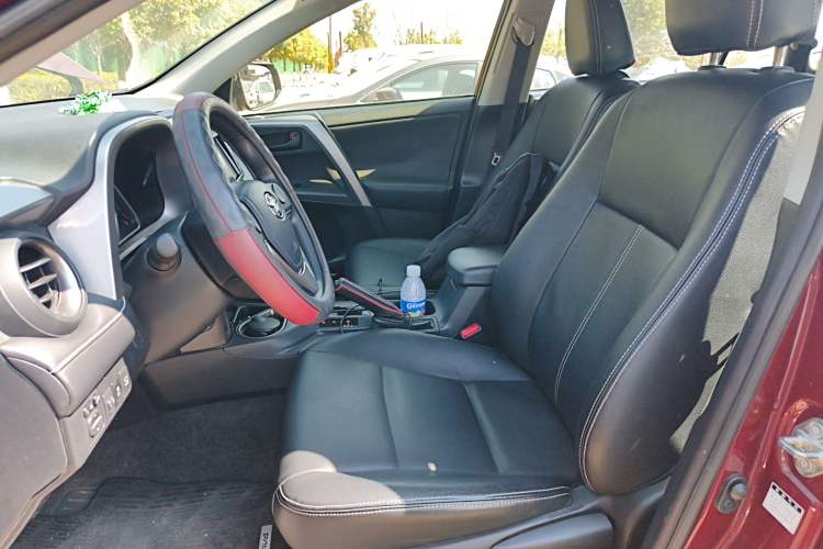 Used Toyota RAV4 2016 2.0L CVT Two-Wheel Drive Fashion Edition China V Standard
