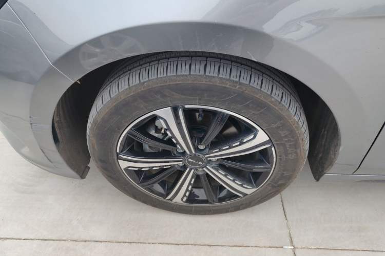 Used BYD Destroyer 05 2023 Champion Edition DM-i 120KM Prestige Model Left Front Wheel Hub