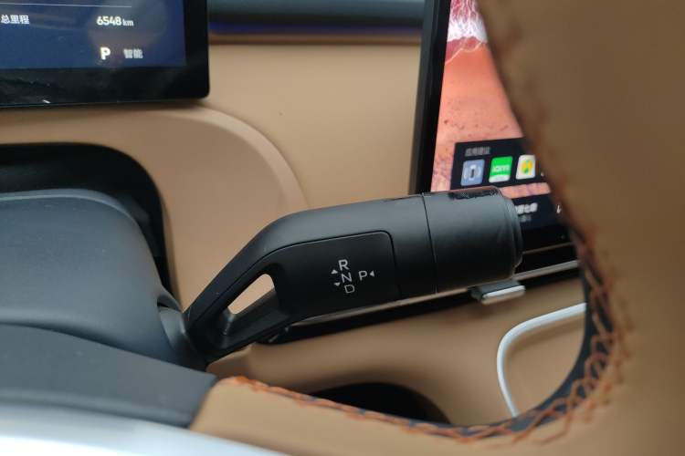 Used Geely Galaxy Xingjian 7 EM-i 2025 120km Flagship Edition Gear Lever