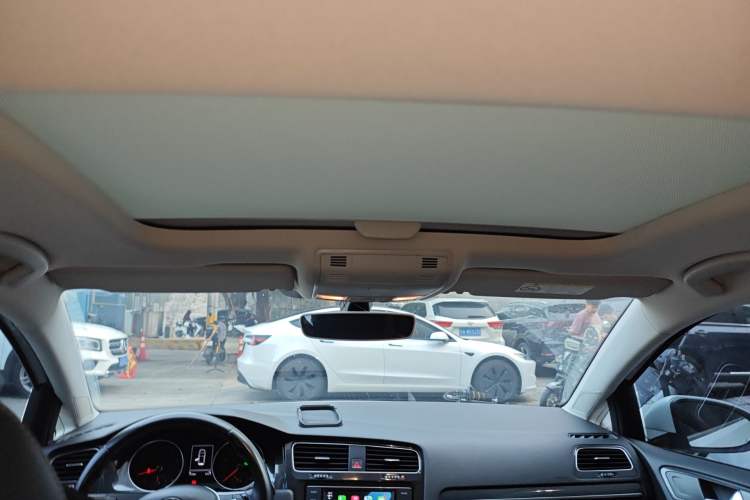 Used Volkswagen Golf 2018 230TSI Automatic Luxury Version
