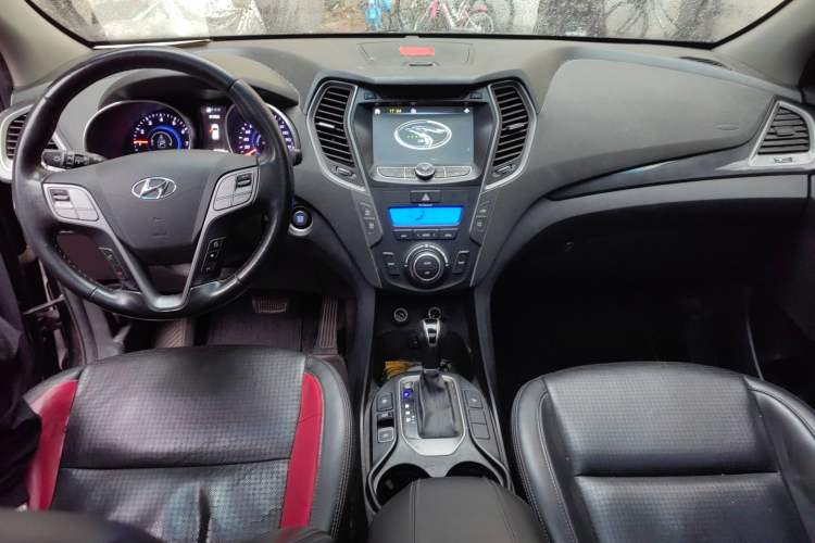 Used Hyundai Santa Fe 2013 2.4L Automatic 4x4 Prestige Edition Center Console