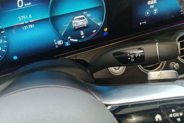 Used Mercedes-Benz E-Class 2022 Second Facelift E 300 L Sporty and Stylish Edition Gear Lever