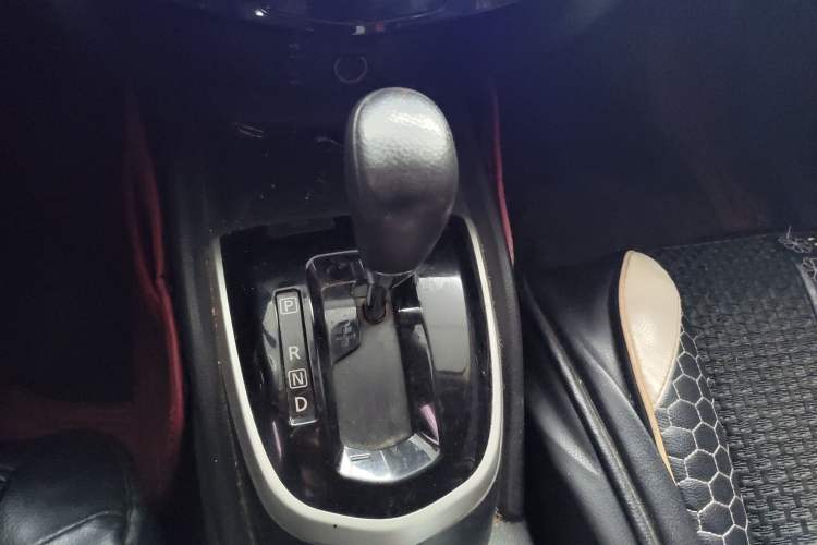 Used Nissan Qashqai 2016 2.0L CVT Elite Edition Gear Lever