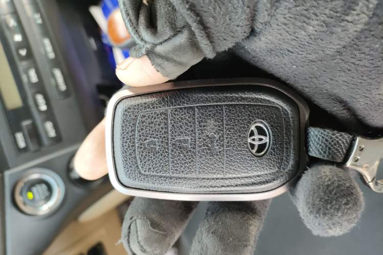 Used Toyota Land Cruiser 2012 4.0L Automatic GX-R Vehicle Key