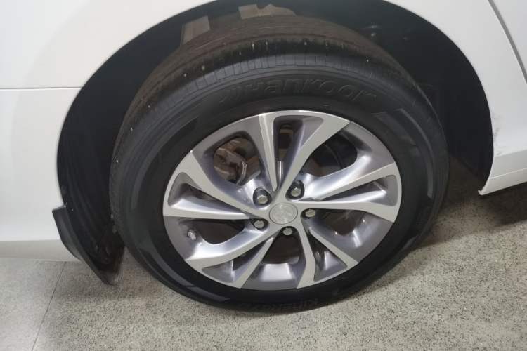 Used Buick Verano 2023 Pro Enjoyment Edition Right Rear Wheel Hub