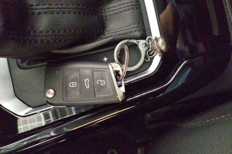 Used Volkswagen T-ROC 2021 280TSI DSG Two-Wheel Drive Comfort Connect Edition