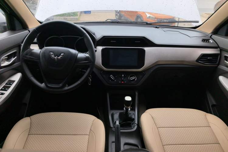 Used Wuling Hongguang 2019 1.5L S Comfort Edition China VI LAR
