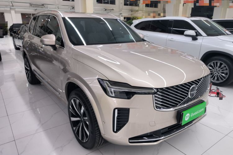 Used Volvo XC90 2025 Facelifted B6 Zhiyuan Luxury Version with 6 Seats
