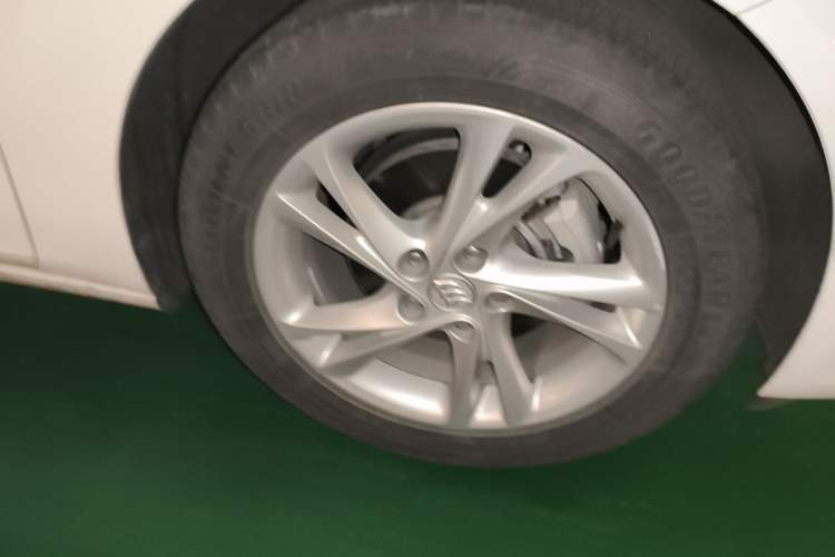 Used Buick Regal 2020 552T Elite Edition Right Front Wheel Hub