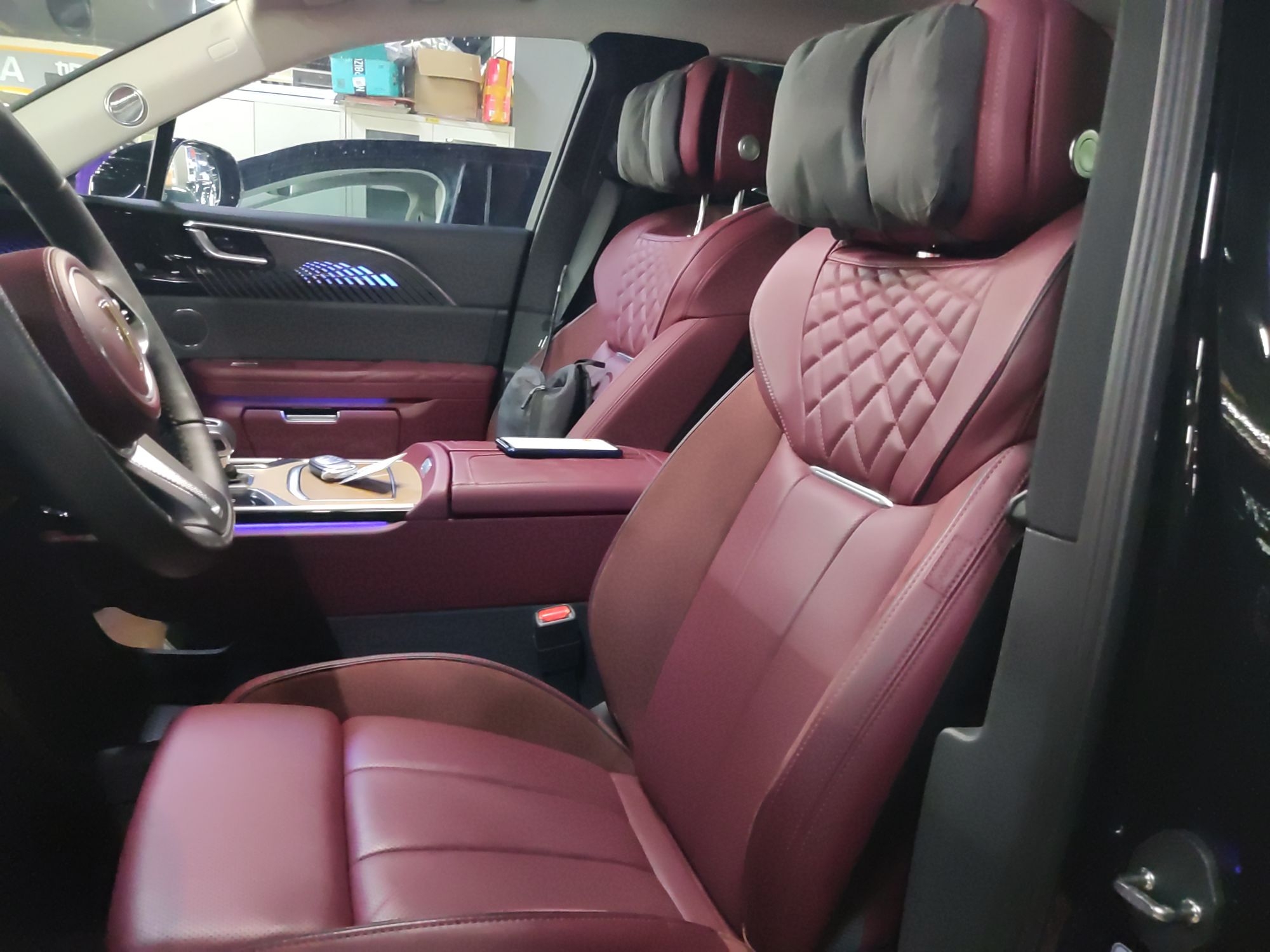 Переднее сиденье в автомобиле