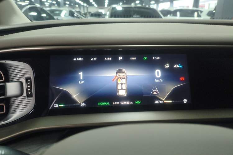 Used Denza D9 2022 DM-i 1040 Prestige Model
