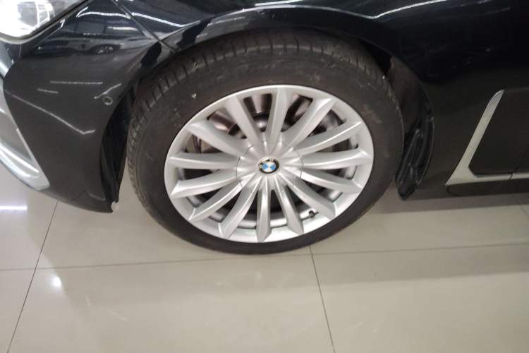 Used BMW 7 Series 2019 Updated 730Li Luxury Package Left Front Wheel Hub