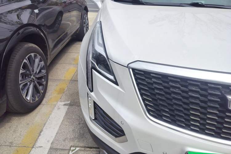 Used Cadillac XT5 2020 Revised Version 28T Luxury Edition Right Front Headlight