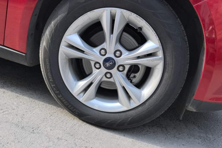 Used Ford Focus 2012 Sedan 1.6L Automatic Fashion Edition