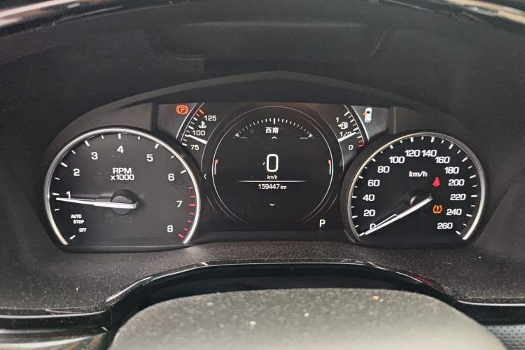 Used Cadillac XT5 2018 25T Luxury Model Odometer Close Up