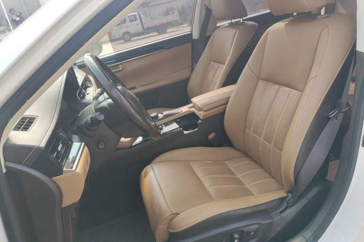 Used Lexus ES 2015 300h Comfort Edition
