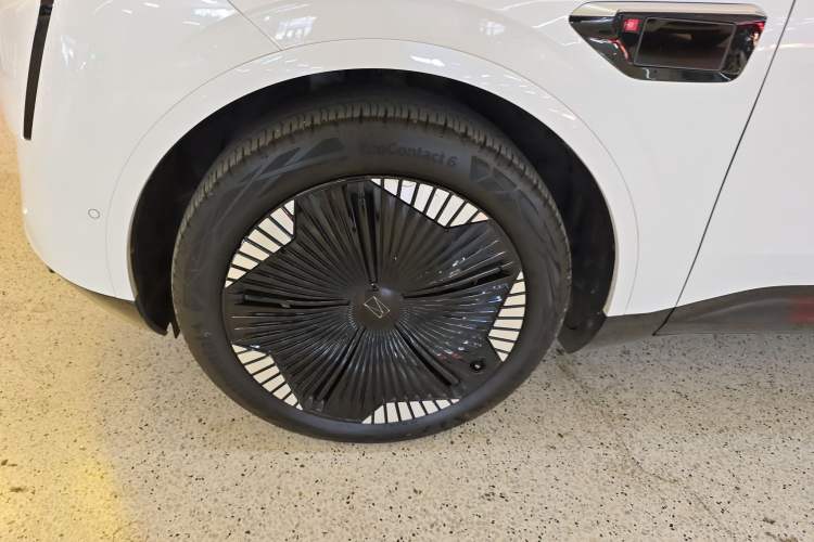 Used Avatr 11 2023 Harmony 90-degree Rear-wheel Drive Edition Left Front Wheel Hub