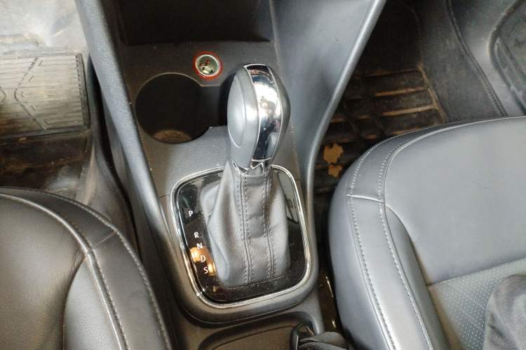 Used Volkswagen Polo 2016 1.6L Automatic Luxury Model Gear Lever