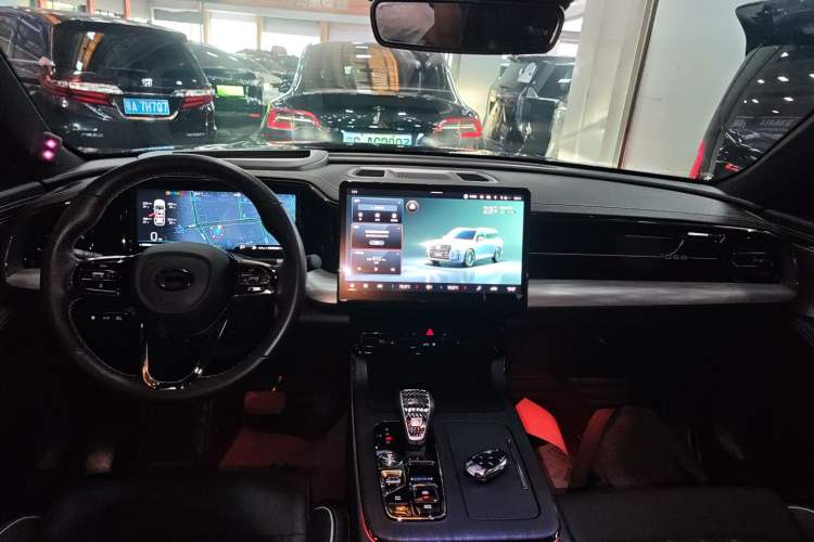 Used GAC Trumpchi GS8 2022 Dual-Engine Series 2.0TM Two-Wheel Drive Prestige Edition (7 Seats) Center Console