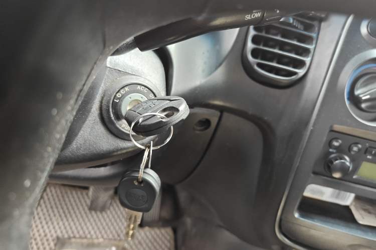 Used JAC Refine 2011 2.0L Shuttle Gasoline Comfort Edition HFC4GA3
