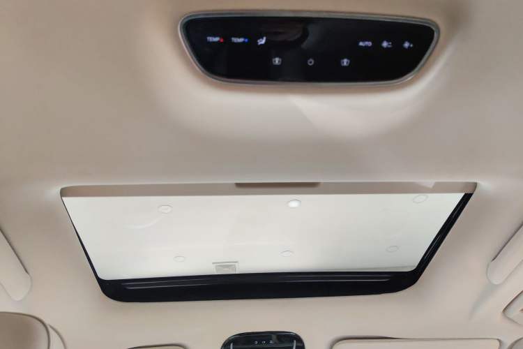 Used VOYAH Dream 2022 0-Emission Version Range of 475 km Headliner