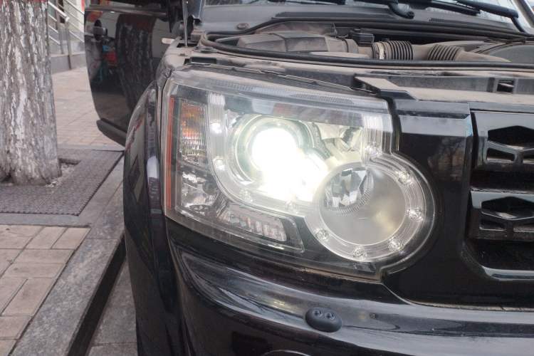 Used Land Rover Discovery 2011 3.0 SDV6 HSE Diesel Version Right Front Headlight