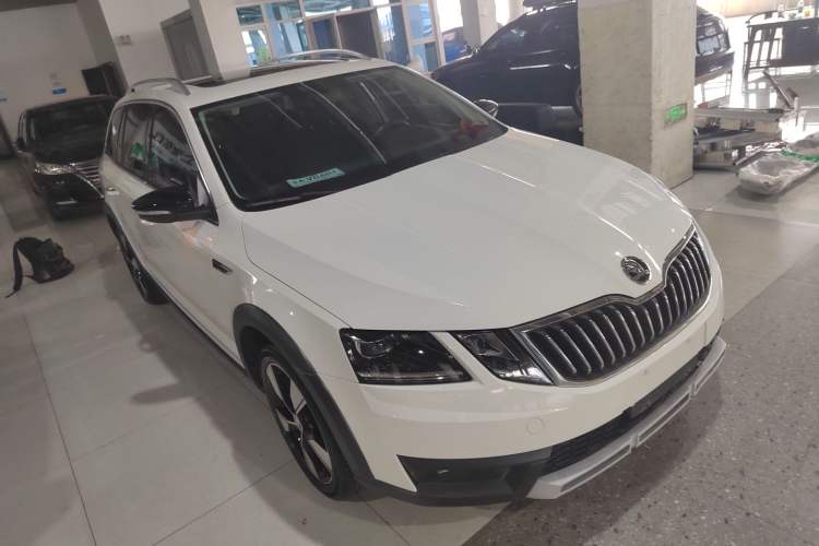 Used Skoda Octavia 2018 Station Wagon TSI280 DSG Luxury Edition Front Right 45 Deg