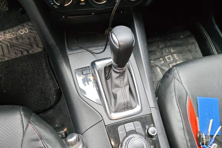 Used Mazda 3 Axela 2016 Sedan 1.5L Automatic Comfort Model