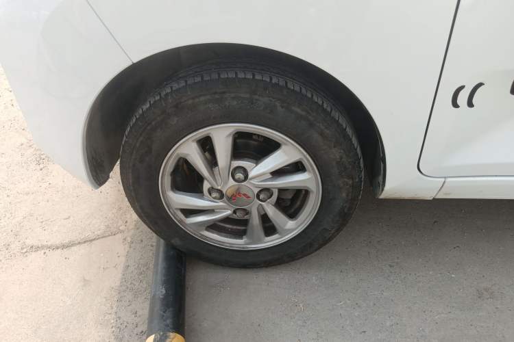 Used Wuling Hongguang MINIEV 2020 Zizai Version Lithium-NMC Left Front Wheel Hub