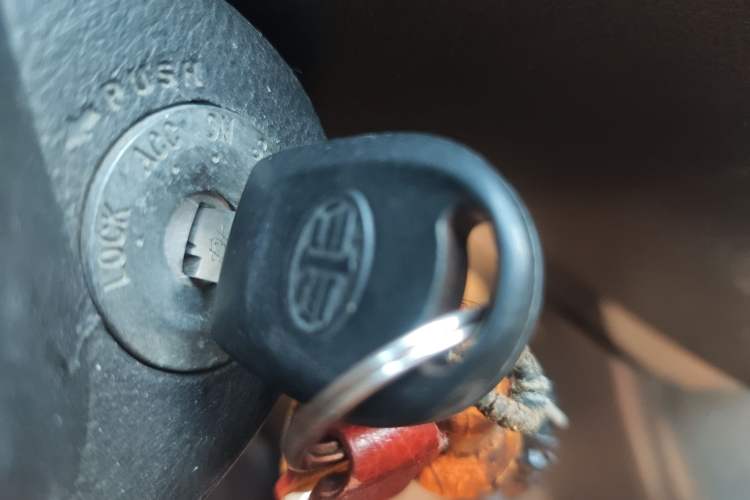 Used FAW Senya S80 2011 1.5L Manual 7-Seater Urban Elite Edition