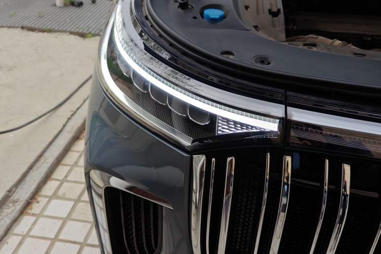 Used VOYAH Dream 2022 Low-Carbon Edition Dream+ Smart Enjoyment Package Right Front Headlight