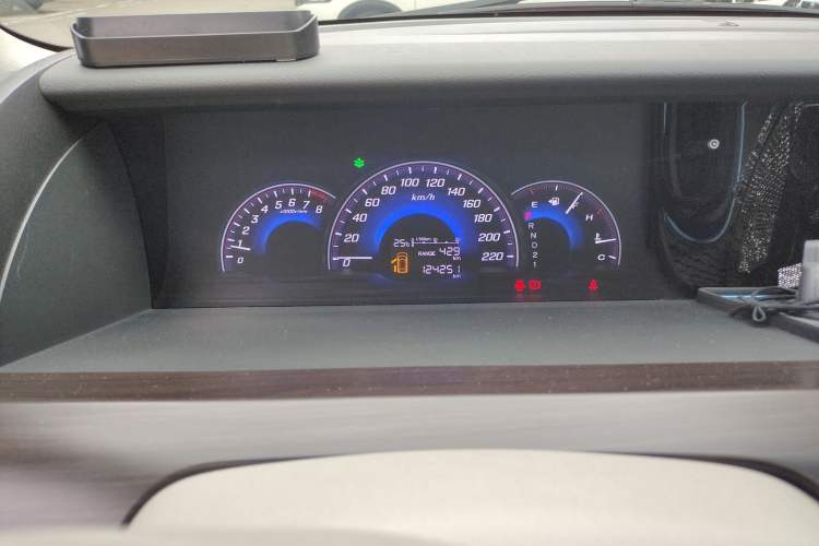 Used Honda Elysion 2015 2.4L VTi-S Prestige Edition Odometer Close Up