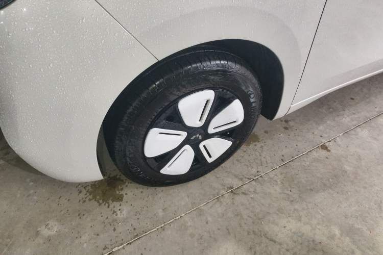 Used Wuling Hongguang MINIEV 2025 Four-Door Version Advanced Edition Left Front Wheel Hub