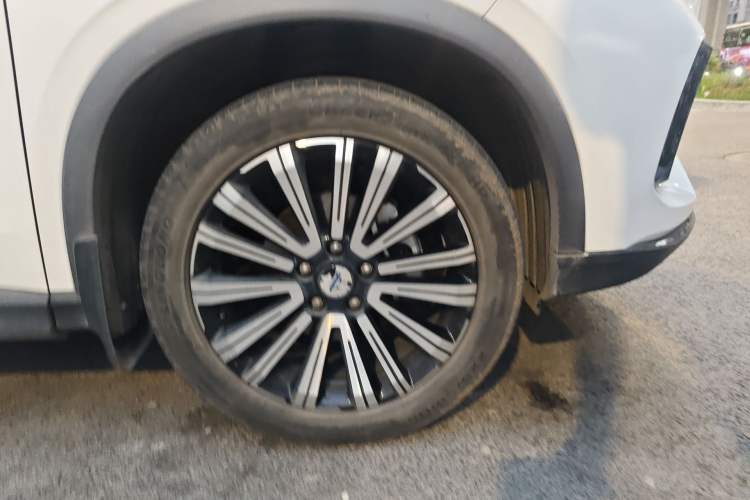 Used CHANGAN OSHAN X5 2021 1.5T DCT Luxury Edition Right Front Wheel Hub