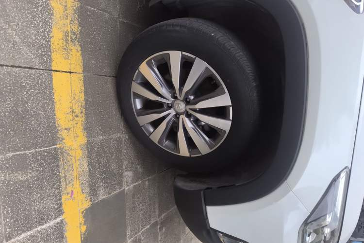 Used CHANGAN CS95 2017 2.0T Two-Wheel Drive Zhitu Edition Right Front Wheel Hub