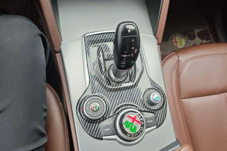 Used Alfa Romeo Stelvio 2017 2.0T 200HP Luxury Edition
