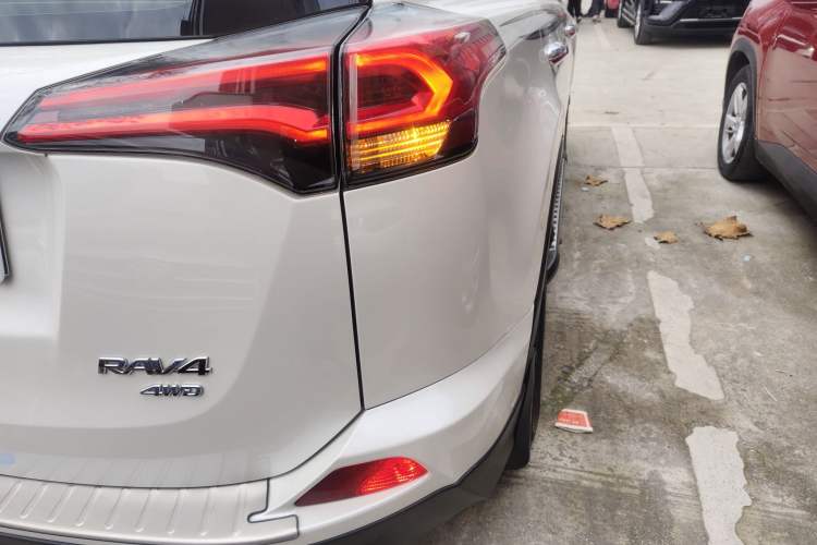 Used Toyota RAV4 2019 2.0L CVT Two-Wheel Drive Pioneer Edition China V Standard
