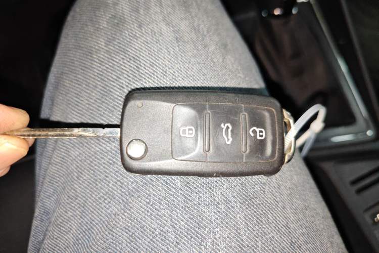 Used Volkswagen Lavida 2015 1.6L Automatic Comfort Edition Vehicle Key