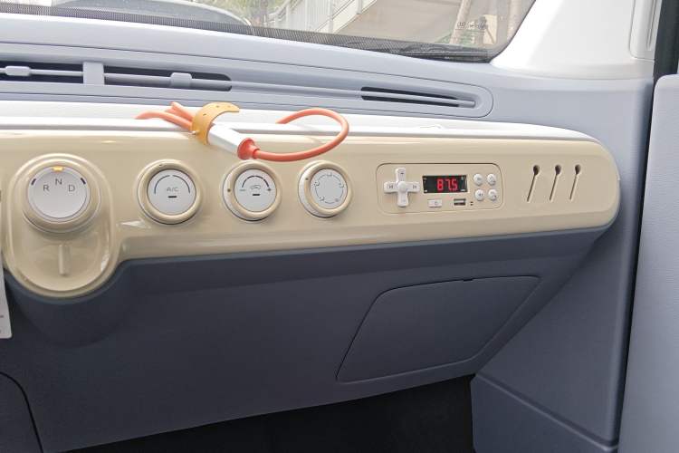 Used Bestune Pony 2025 222km Range Agile Horse Audio And AC Panel