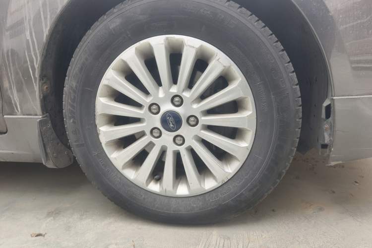 Used Ford Focus 2013 Hatchback Classic 1.8L Manual Fashion Edition
