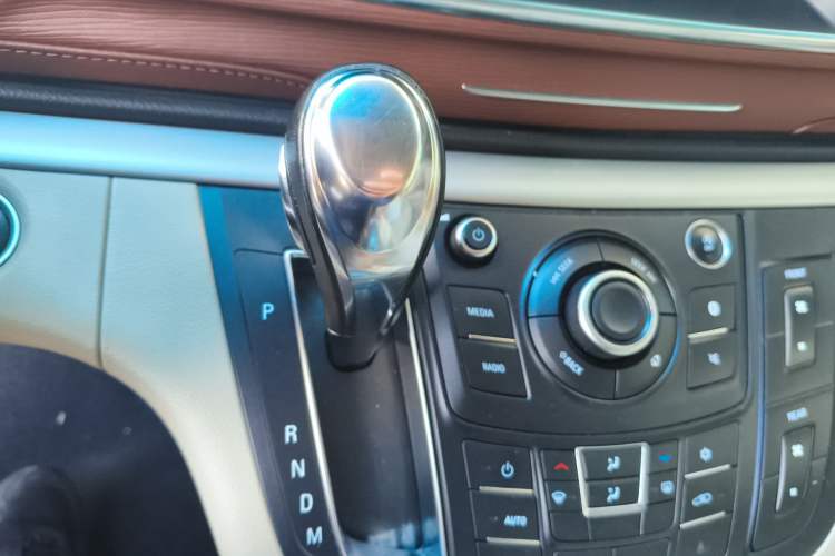 Used Buick GL8 2017 25S Luxury Version China V Standard Gear Lever