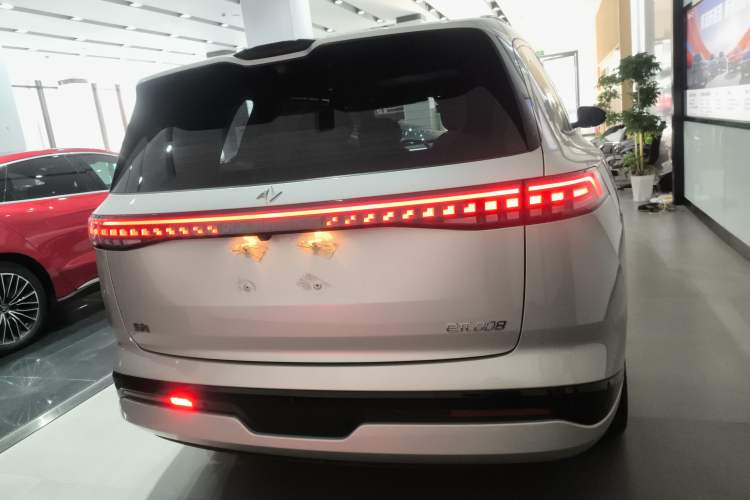 Used Dongfeng eπ eπ008 2024 210Max Range-Extended Version 6 Seats Rear