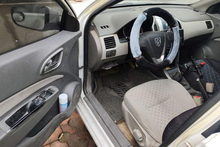 Used Baojun 630 2011 1.5L manual Comfort trim level
