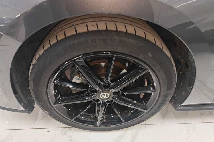 Used CHANGAN UNI-V 2022 1.5T Prestige Version Left Front Wheel Hub