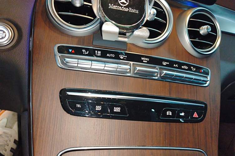 Used Mercedes-Benz GLC 2021 GLC 300 L 4MATIC Dynamic Model Audio And AC Panel