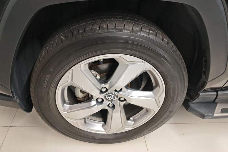 Used Toyota RAV4 2021 2.0L CVT Two-Wheel Drive Fashion PLUS Edition Left Front Wheel Hub