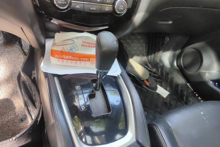 Used Nissan X-Trail 2014 2.5L CVT Luxury Edition 4WD Gear Lever