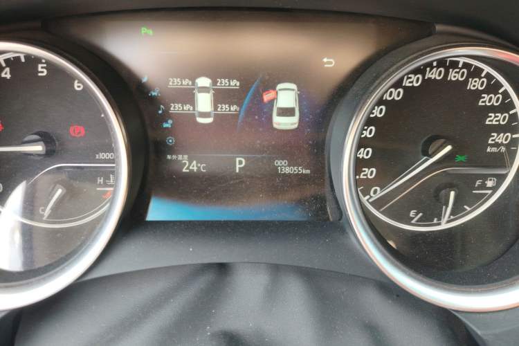 Used Toyota Camry 2018 2.5G Luxury Edition Odometer Close Up