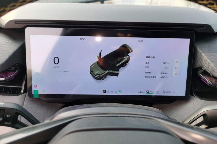 Used Lynk & Co 08 EM-P 2025 245 km Ultra-Long Range Pro Odometer Close Up